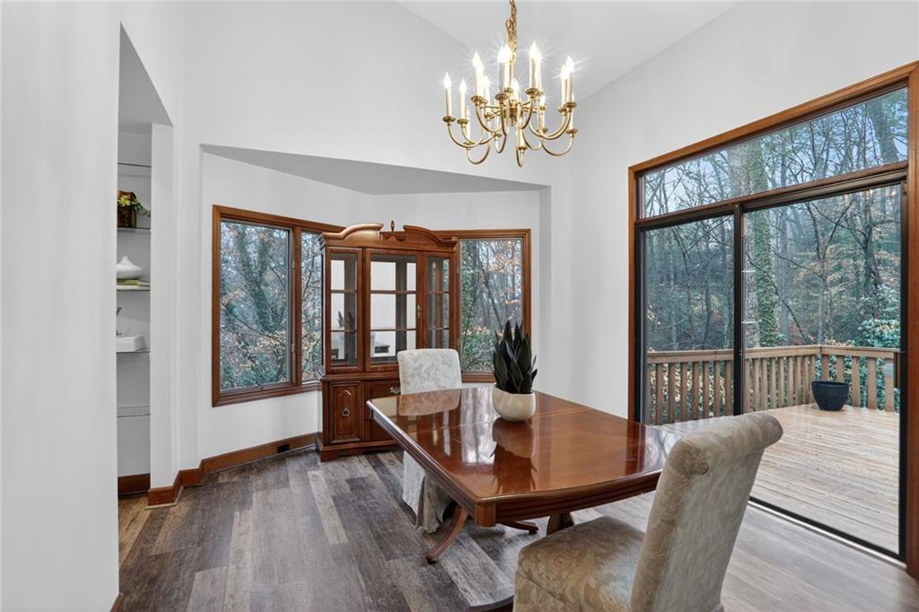 365 Crosstree Lane Sandy Springs, GA 30328 - Photo 10 of 42