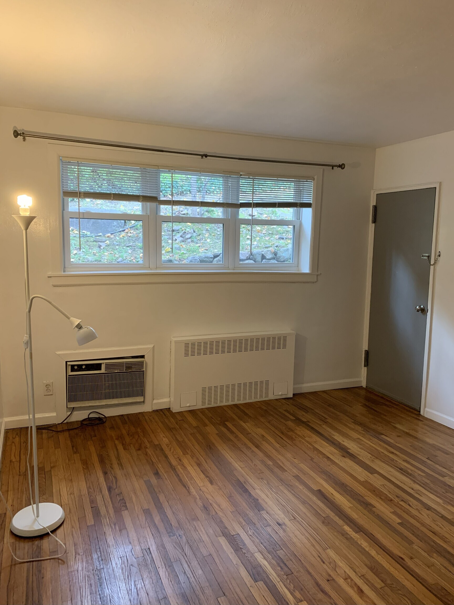 11 Bedford Avenue, Unit J1 Norwalk, CT 06850 - Photo 6 of 10 a view of a livingroom with furniture