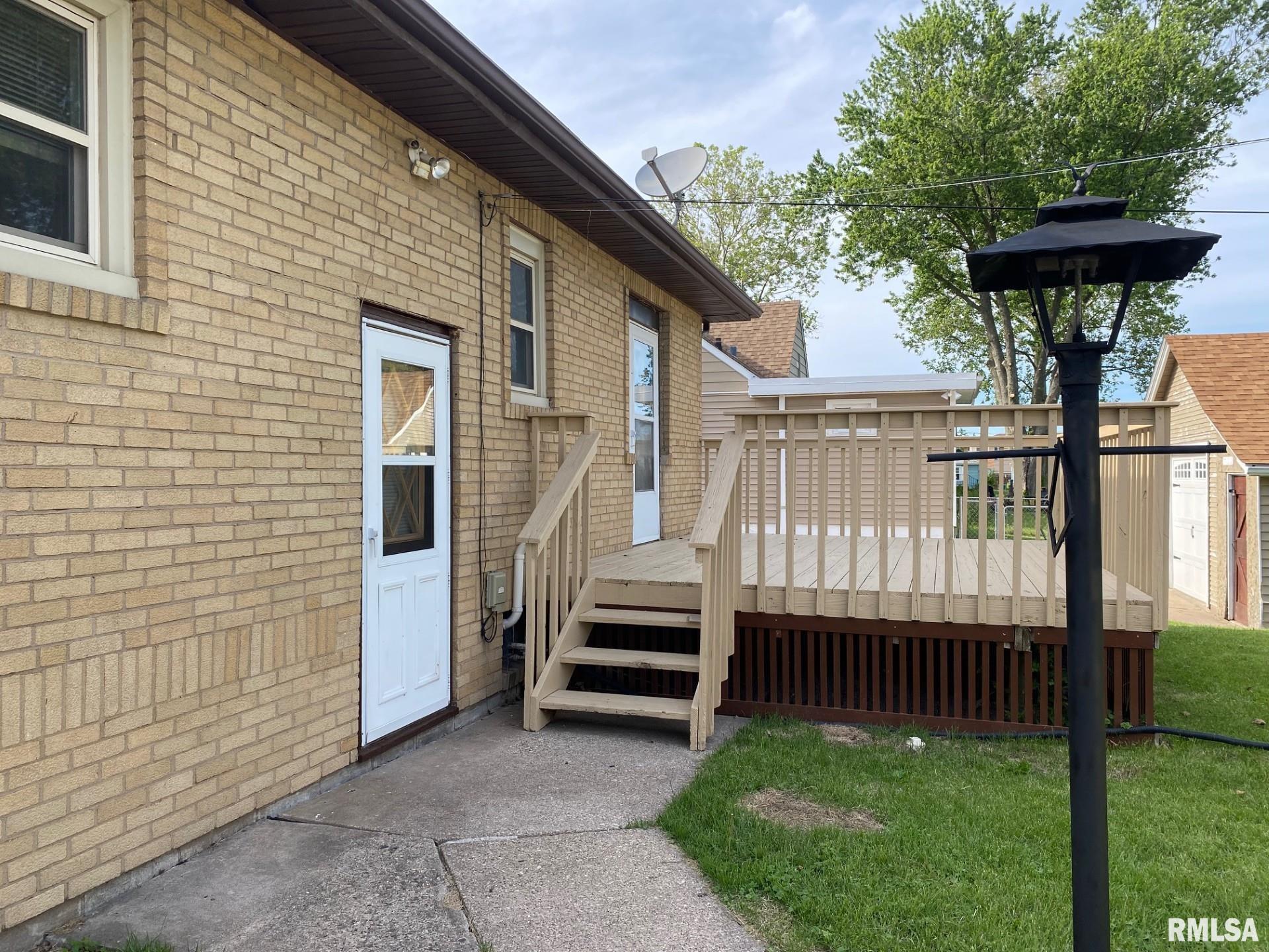 2111 10th Street Silvis, IL 61282 - Photo 3 of 16