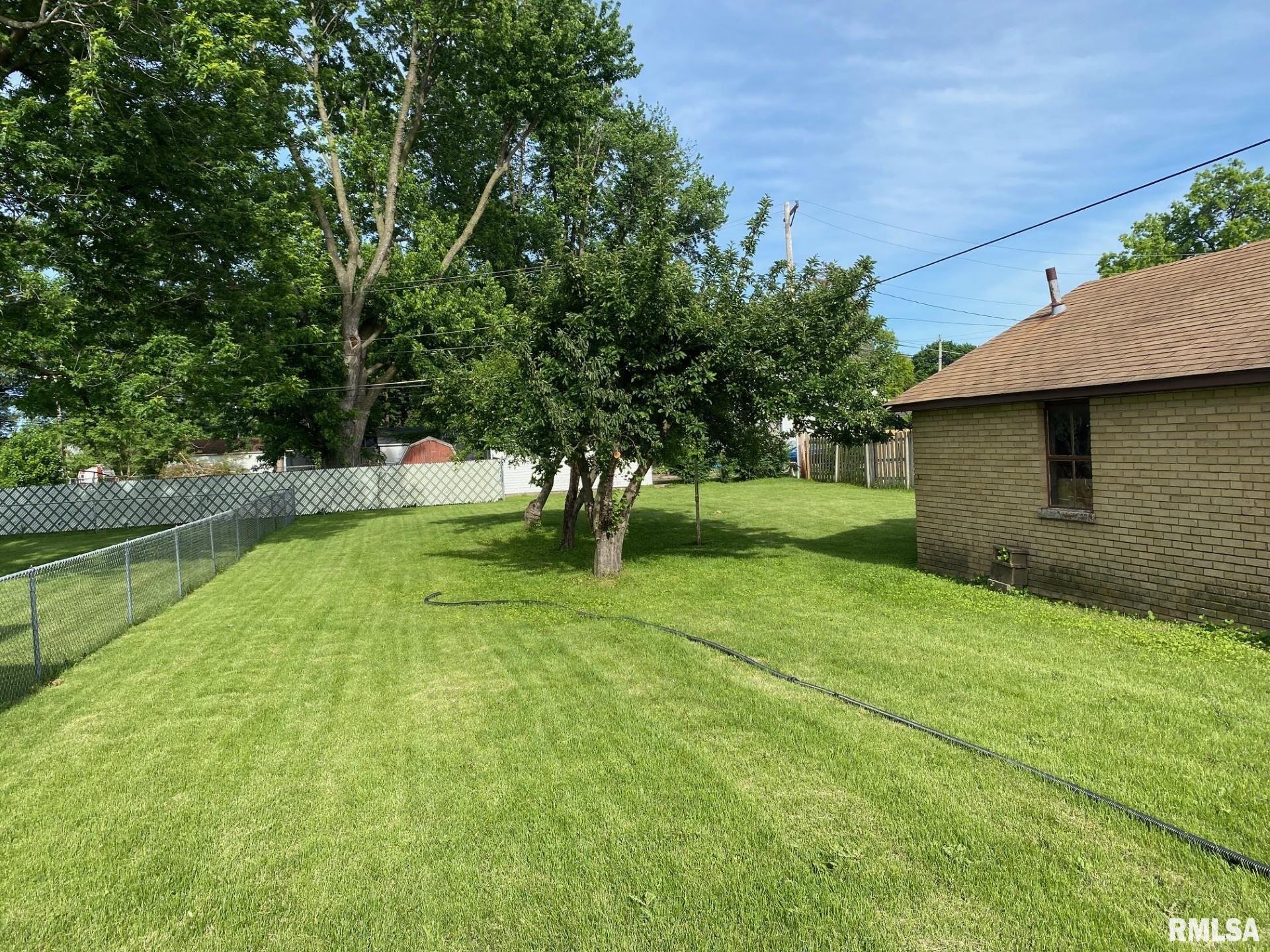 2111 10th Street Silvis, IL 61282 - Photo 6 of 16
