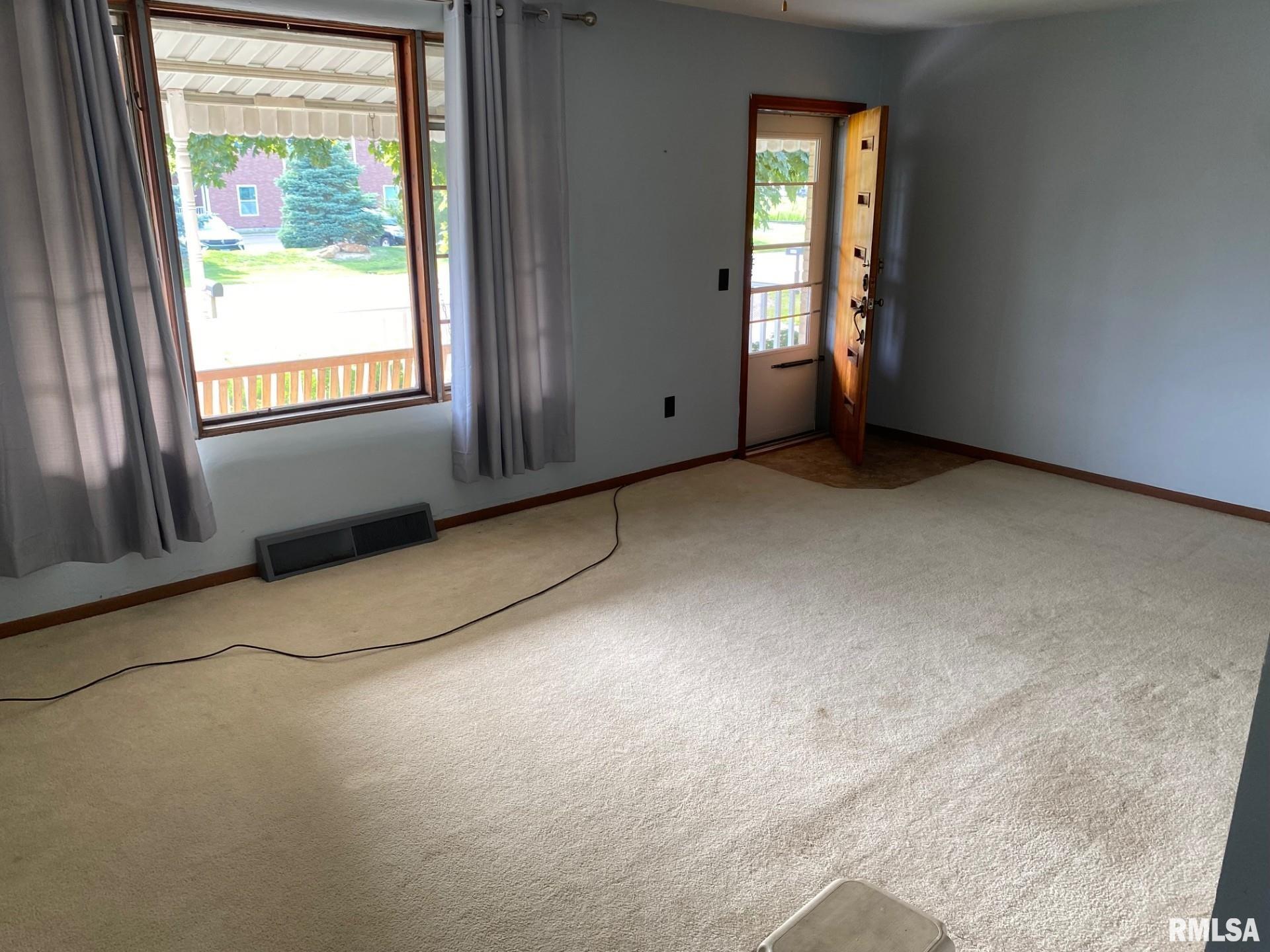 2111 10th Street Silvis, IL 61282 - Photo 7 of 16