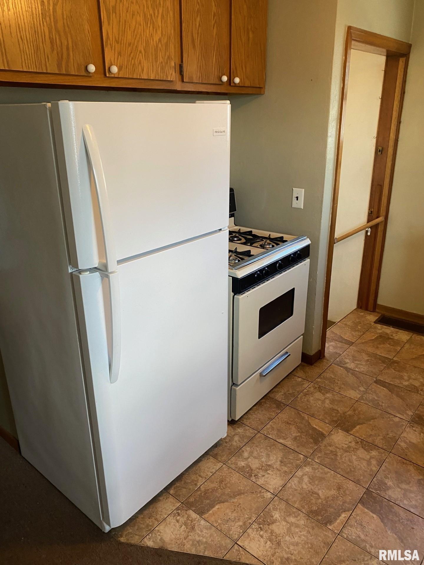 2111 10th Street Silvis, IL 61282 - Photo 10 of 16