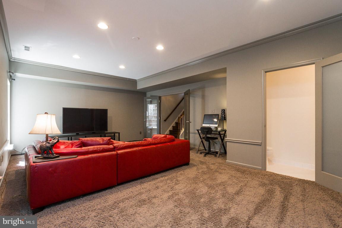 25822 Norrington Square South Riding, VA 20152 - Photo 34 of 44 Gallery Image 34