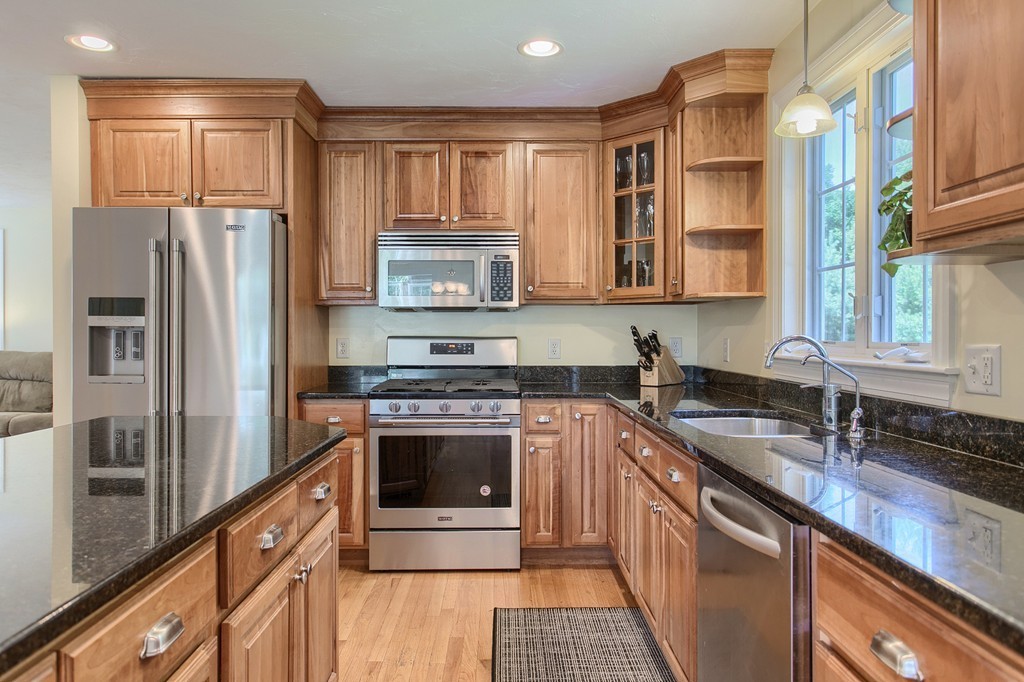 262 North Street Georgetown, MA 01833 - Photo 3 of 30 Gallery Image 3