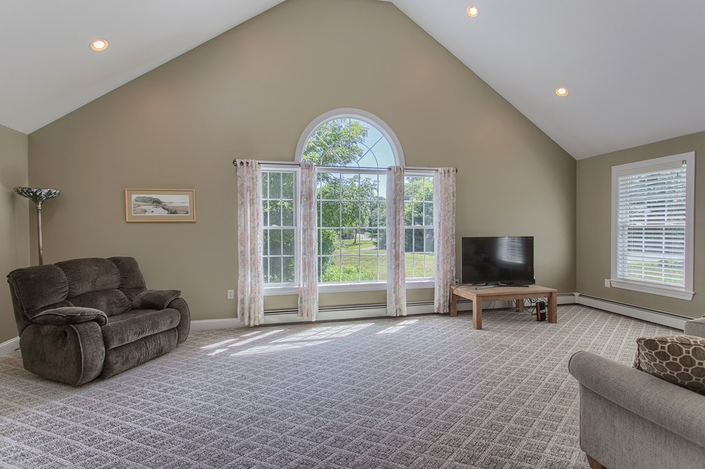 262 North Street Georgetown, MA 01833 - Photo 5 of 30 Gallery Image 5