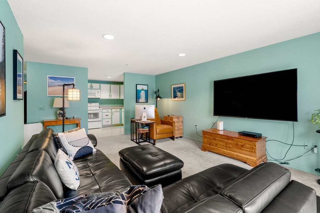 2 Ocean Avenue, Unit 1M Gloucester, MA 01930 - Photo 8 of 36