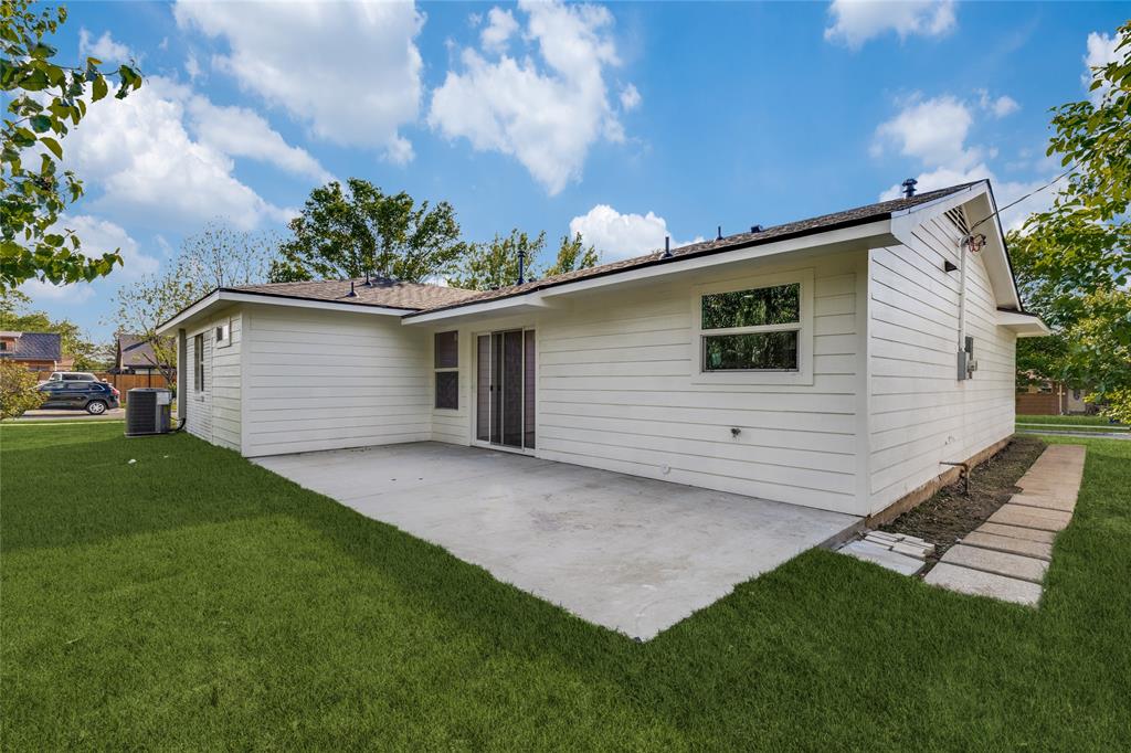 14234 Queens Chapel Road Farmers Branch, TX 75234 - Photo 20 of 21 a view of a backyard with a garden