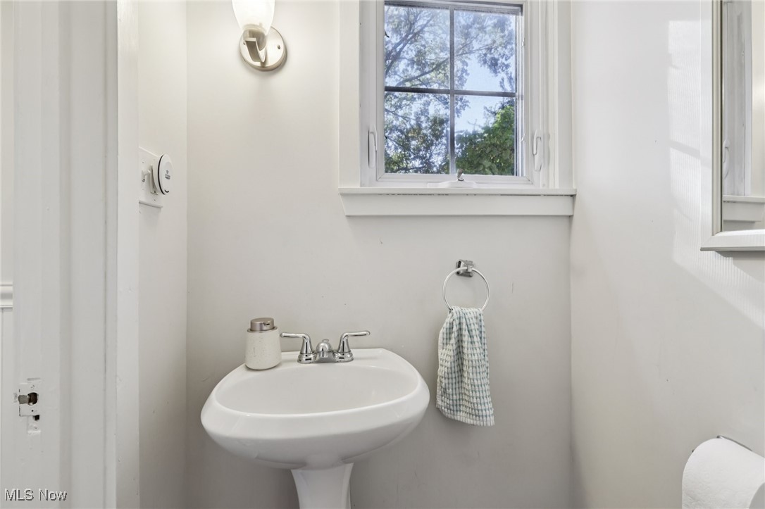3054 East Overlook Road Cleveland, OH 44118 - Photo 20 of 50 Half bathroom featuring a sink