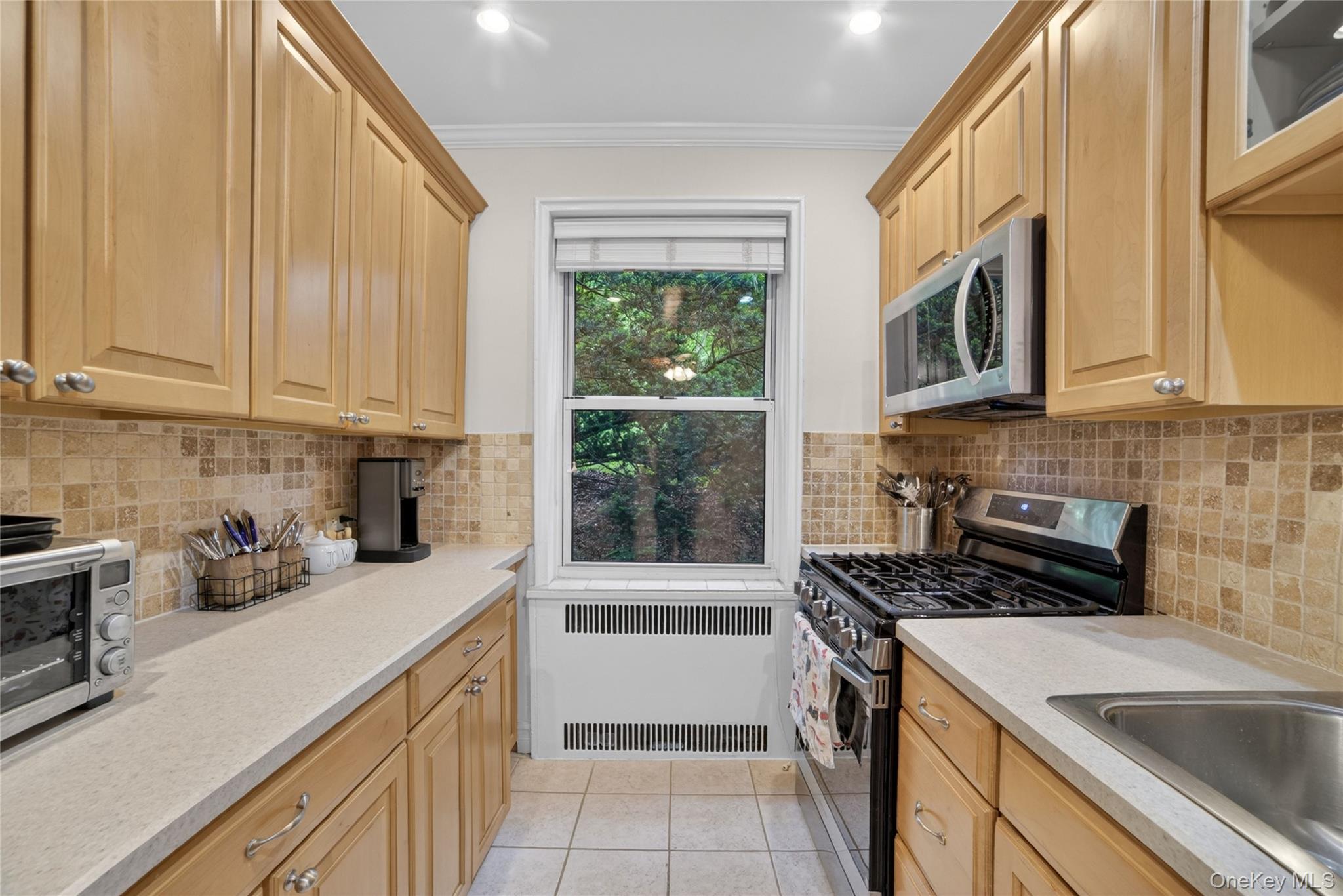 824 Palmer Road, Unit 1F Bronxville, NY 10708 - Photo 10 of 26 a kitchen that has a sink and a stove