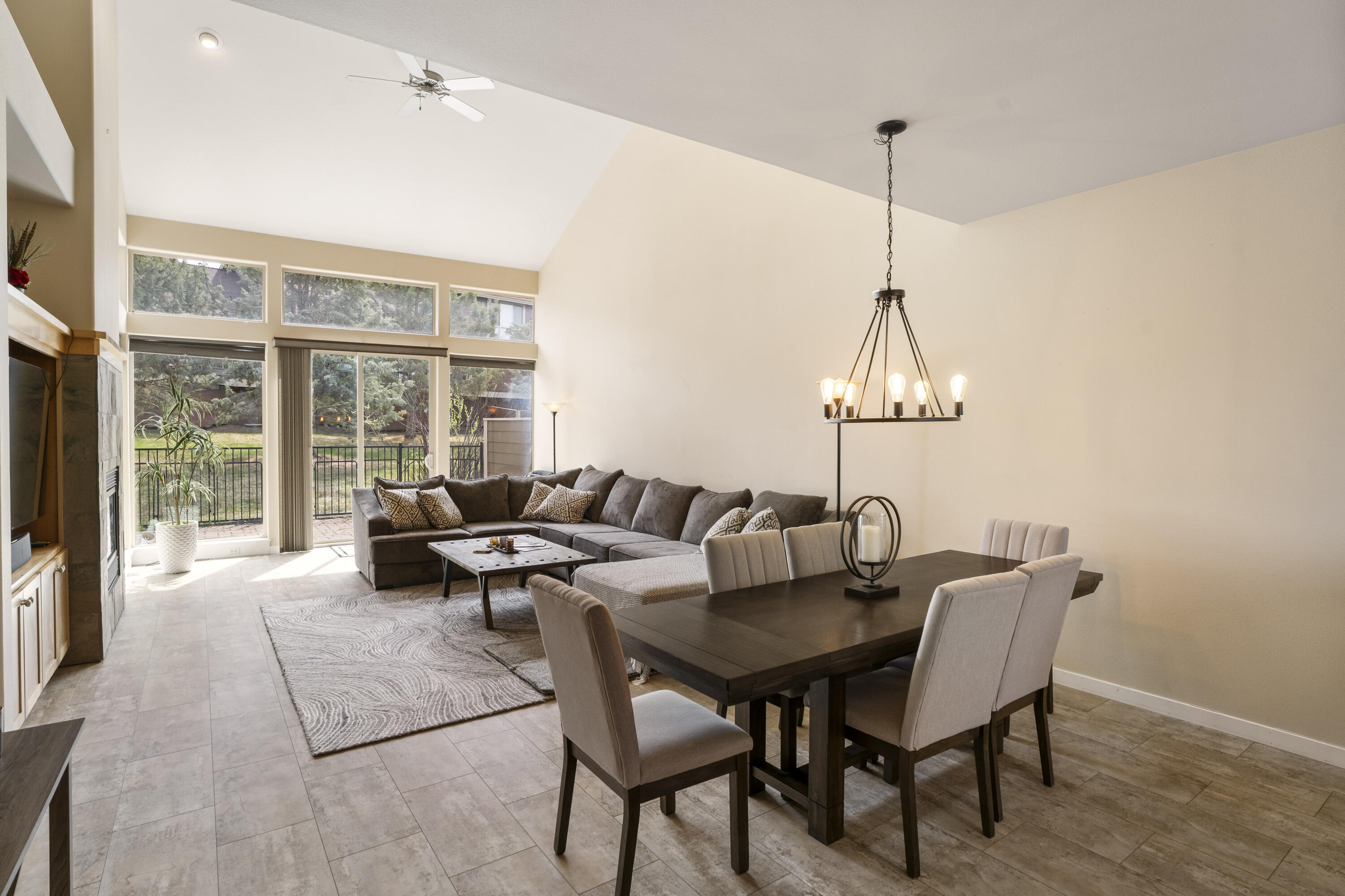 11170 Village Loop Redmond, OR 97756 - Photo 6 of 40 18-Dining Room