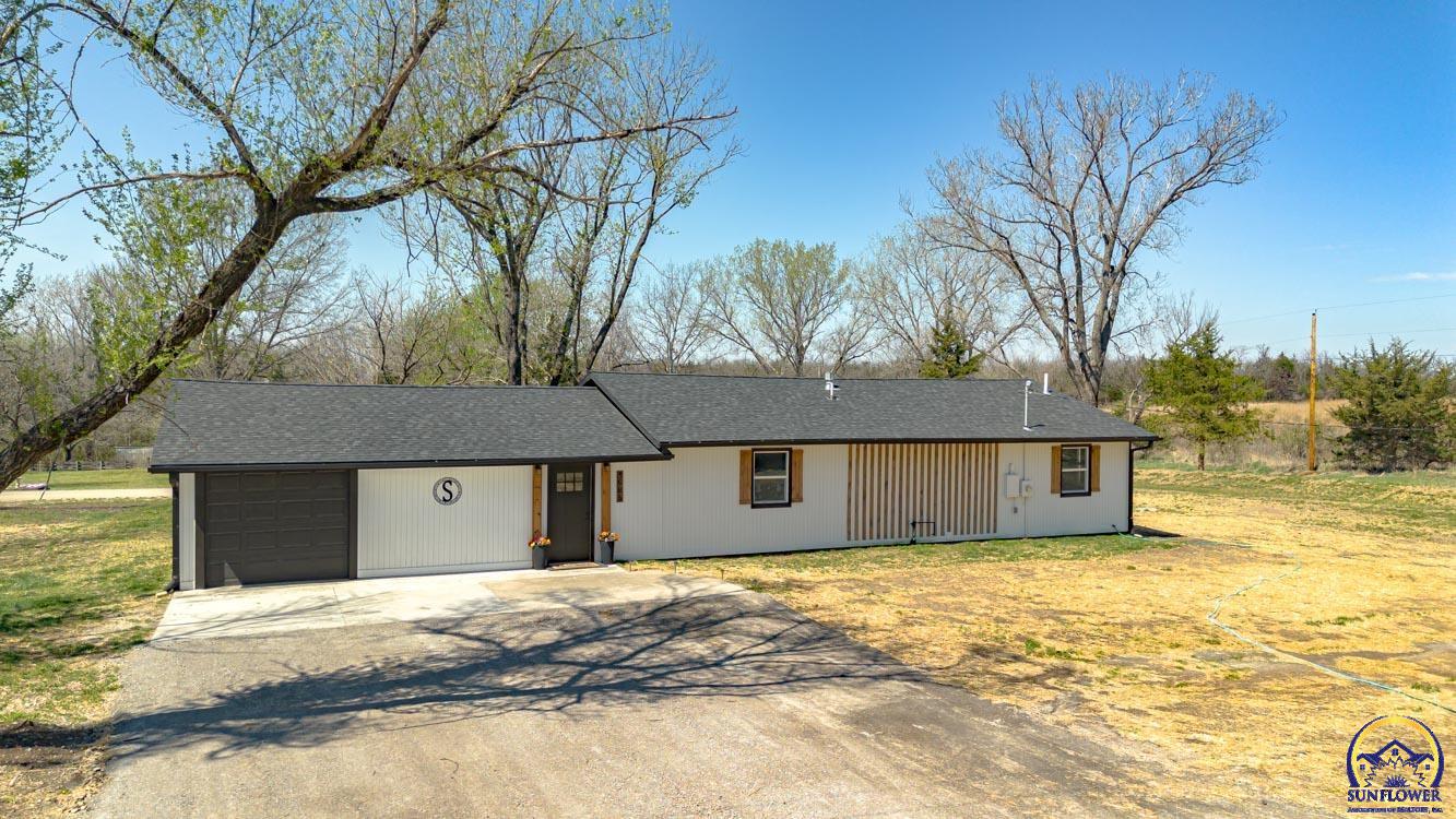 3985 43rd Street Grantville, KS 66429 - Photo 1 of 47
