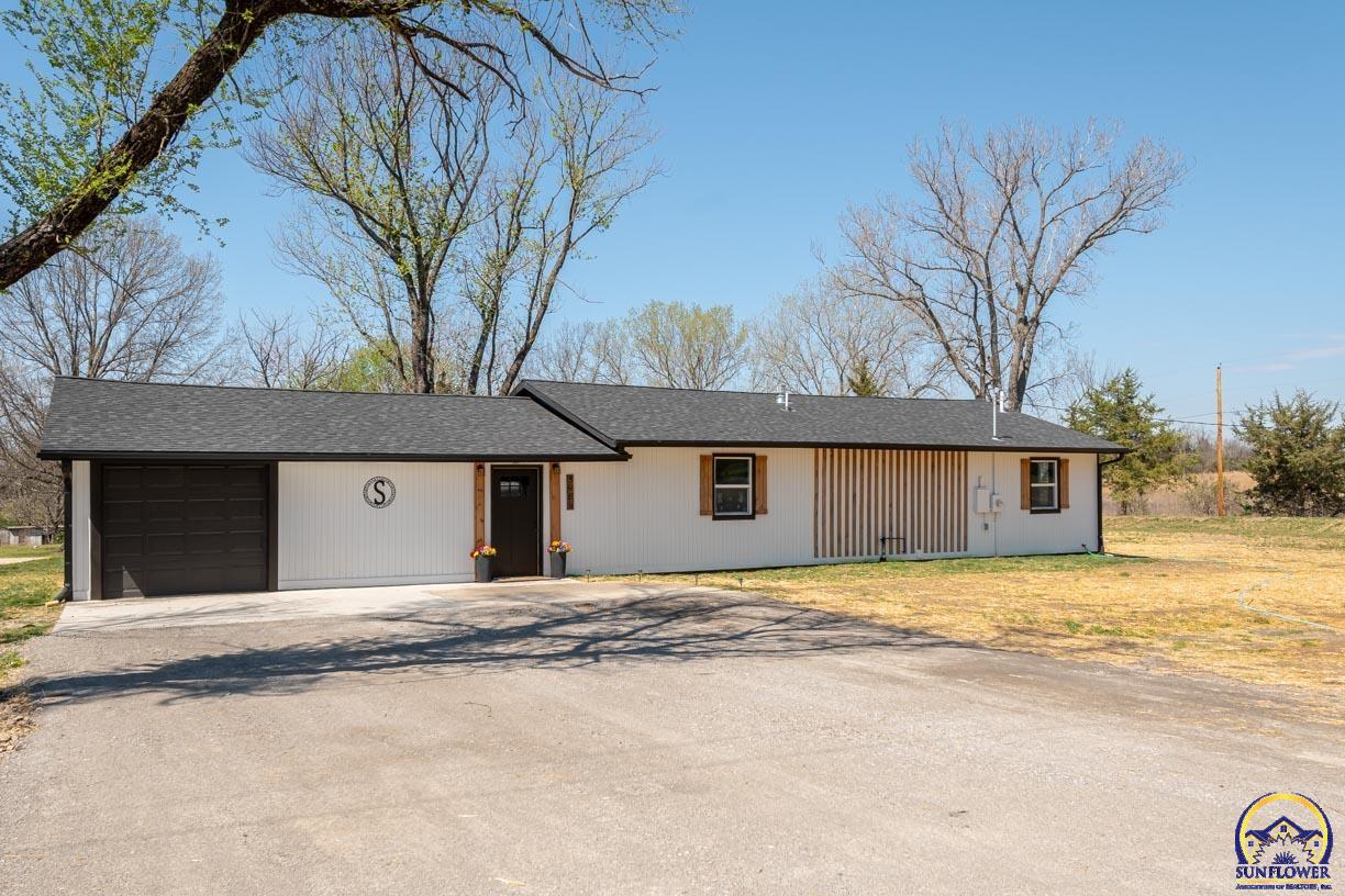 3985 43rd Street Grantville, KS 66429 - Photo 2 of 47