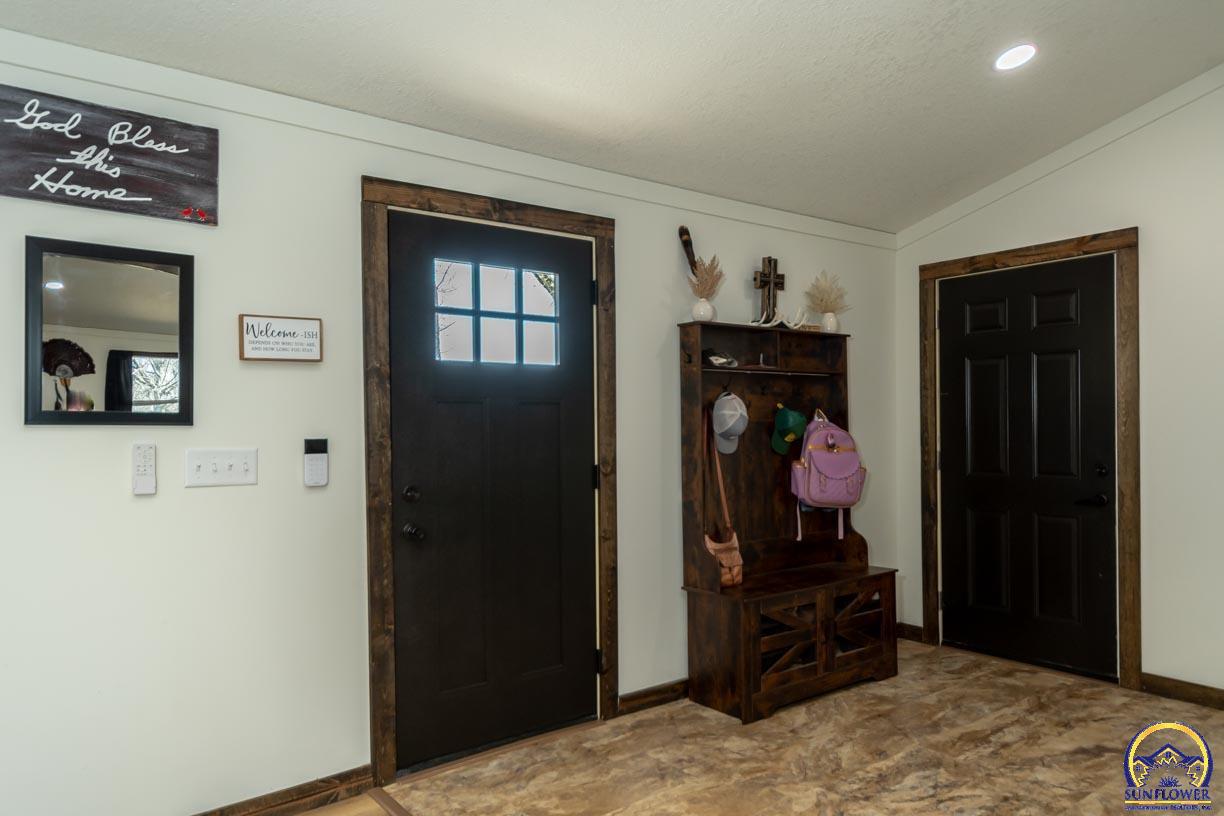3985 43rd Street Grantville, KS 66429 - Photo 4 of 47 Entry