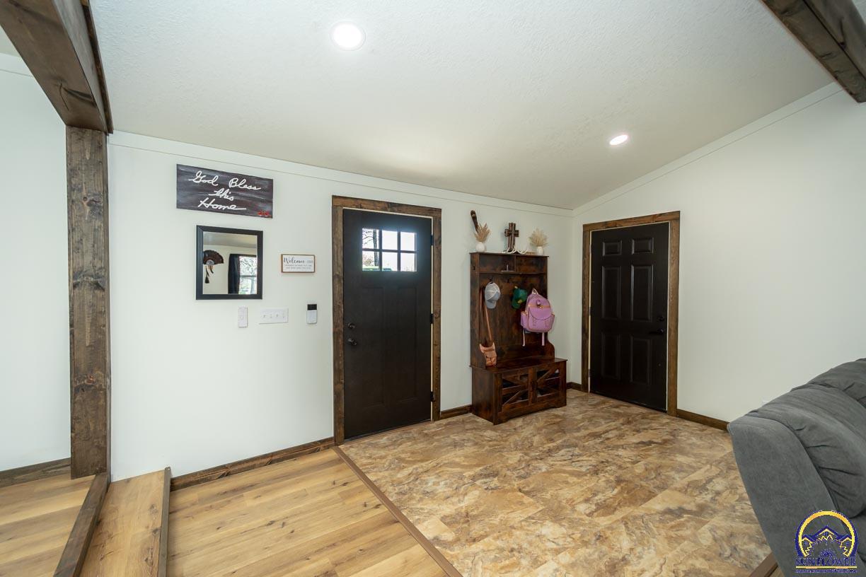 3985 43rd Street Grantville, KS 66429 - Photo 5 of 47