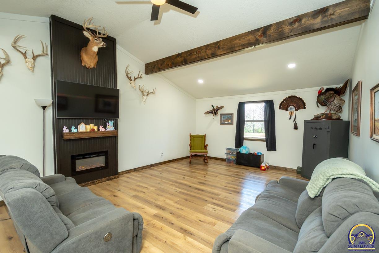 3985 43rd Street Grantville, KS 66429 - Photo 6 of 47 Living Room