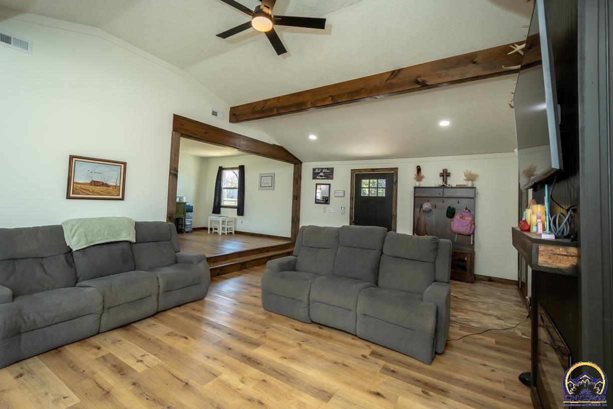 3985 43rd Street Grantville, KS 66429 - Photo 8 of 47