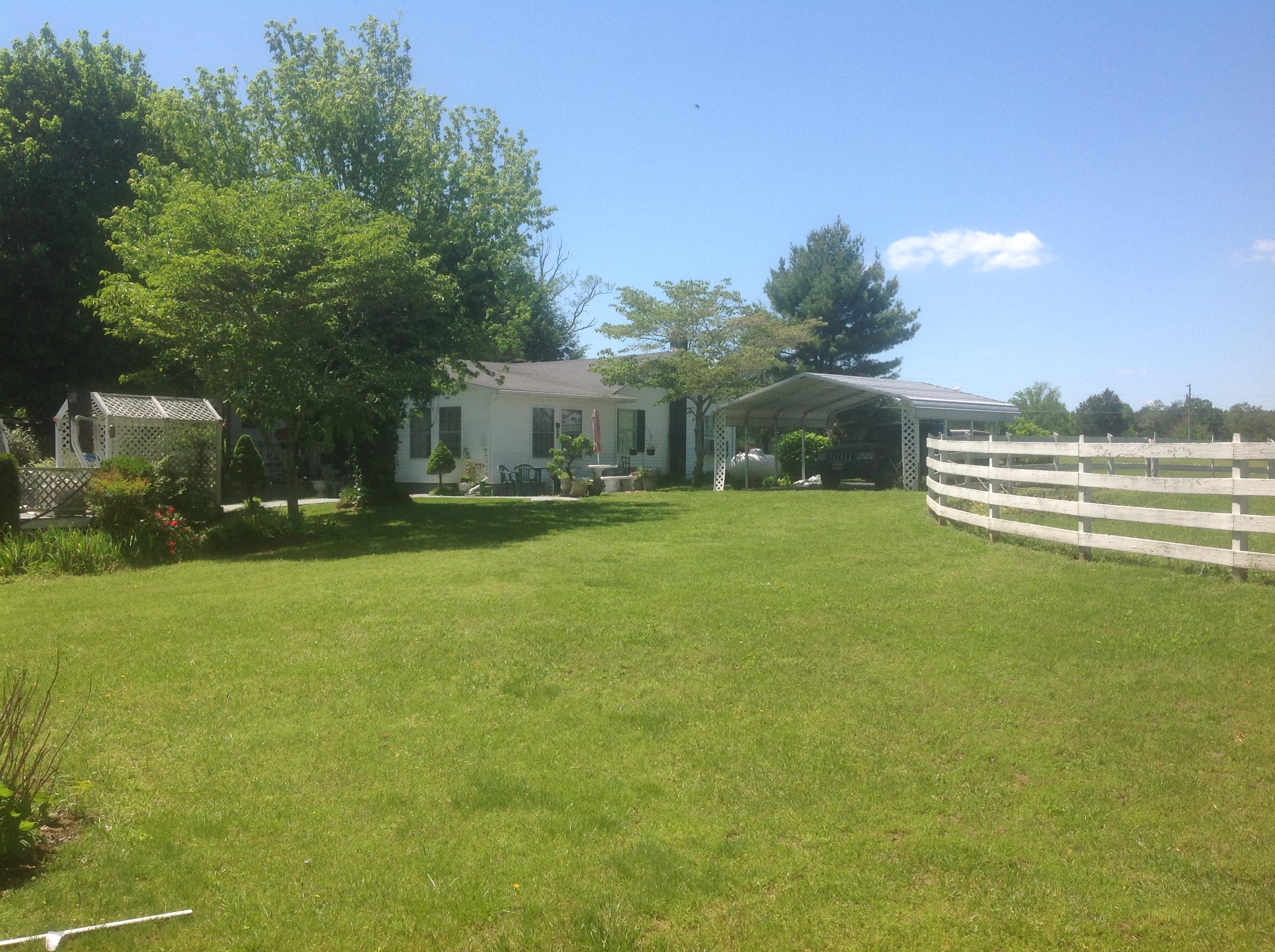 556 Tip Top Road Pikeville, TN 37367 - Photo 22 of 40 22 CARPORT