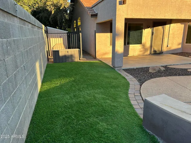 a view of a house with backyard and a garden