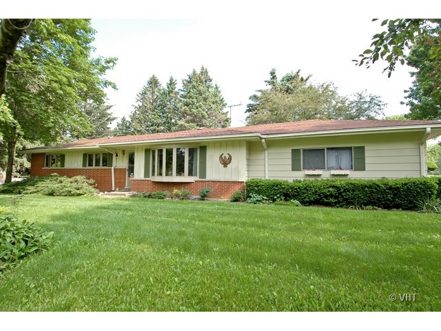 a view of a house with backyard and garden