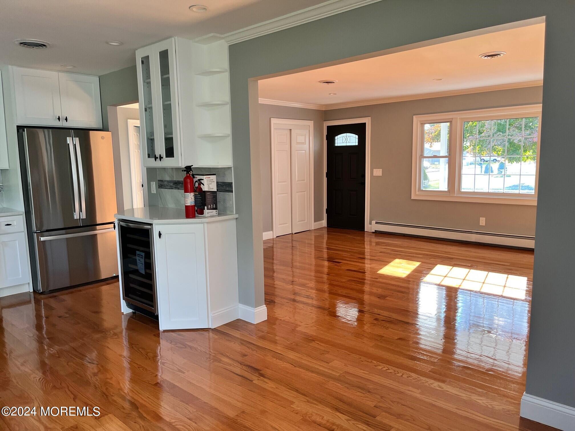 2 Hampshire Road Toms River, NJ 08757 - Photo 3 of 18 Front rm 2 Hampshire