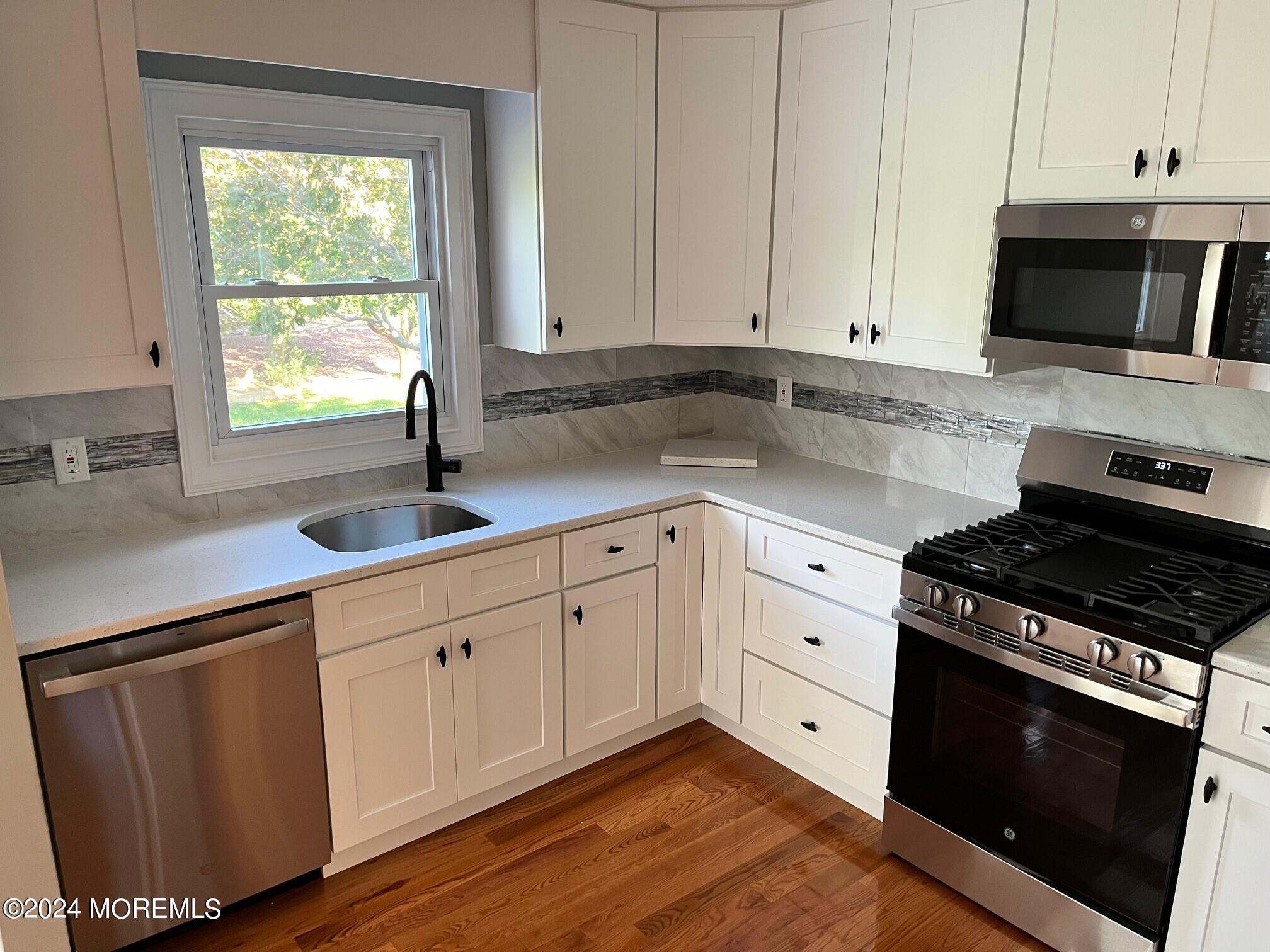 2 Hampshire Road Toms River, NJ 08757 - Photo 4 of 18 Kitchen2 Hampshire
