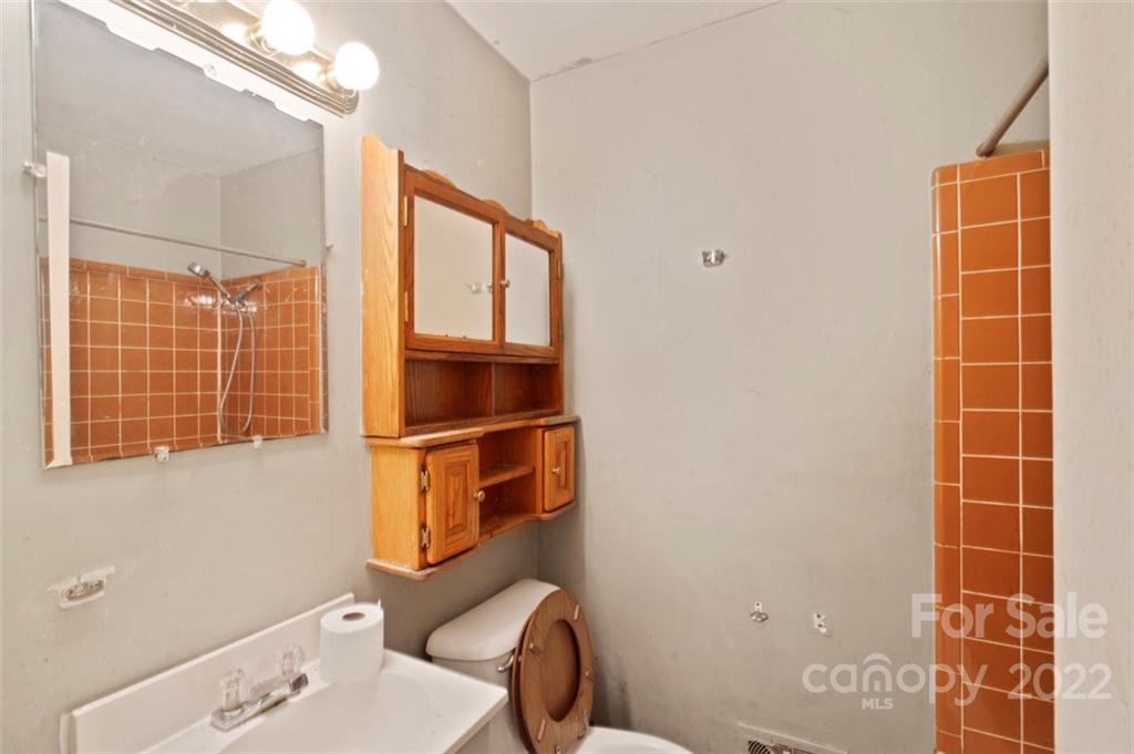 3322 Sudbury Road, Unit 9 Charlotte, NC 28205 - Photo 7 of 14 Gallery Image 7