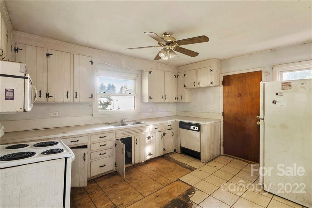 3322 Sudbury Road, Unit 9 Charlotte, NC 28205 - Photo 9 of 14 Gallery Image 9