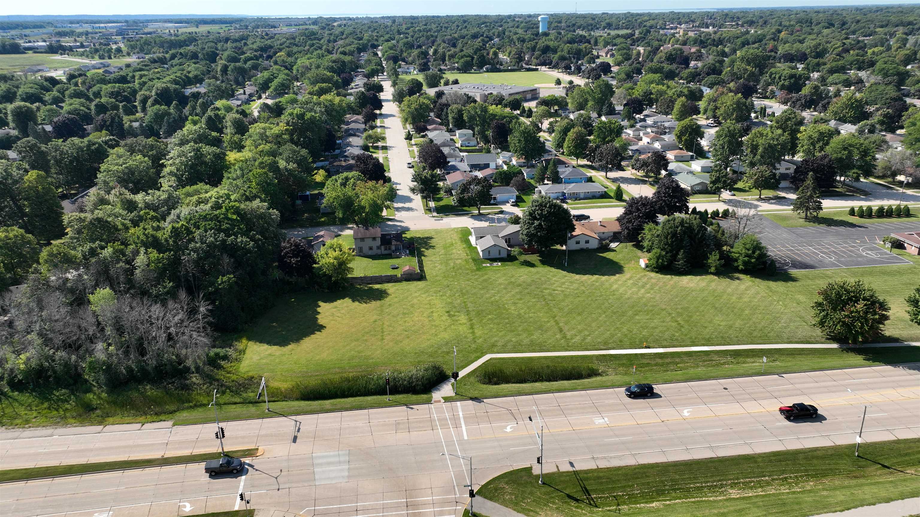 East Henry Street Appleton, WI 54915 - Photo 2 of 11