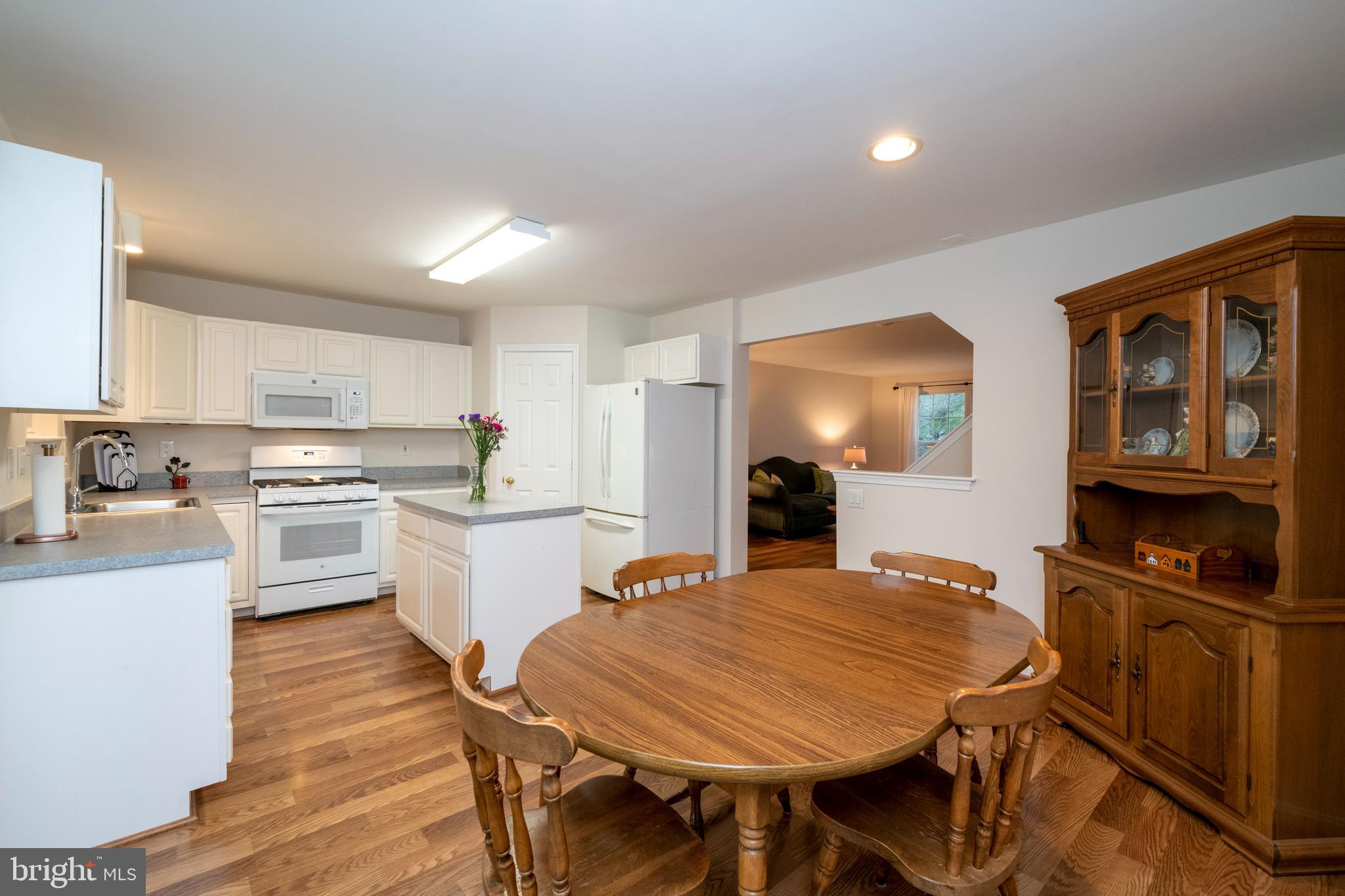 11102 Baskerville Road Reisterstown, MD 21136 - Photo 8 of 34 Kitchen with gas cooking & an island!