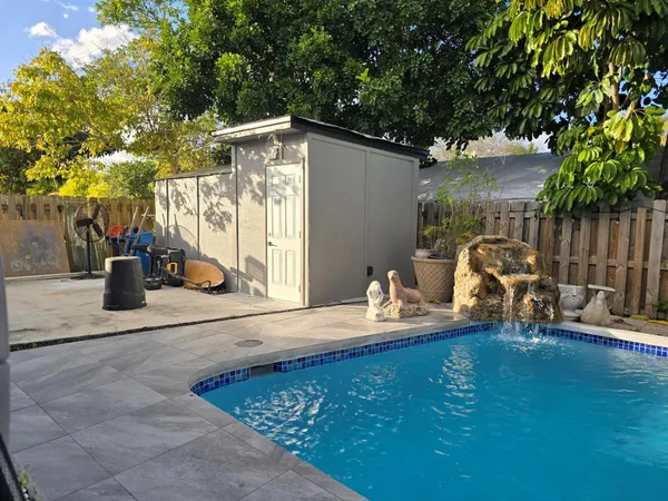 $685,000 | 7811 Northwest 40th Court, Coral Springs, FL 33065