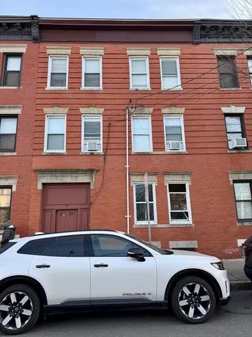 $2,400 | 225 Chestnut Street, Unit 1, Chelsea, MA 02150