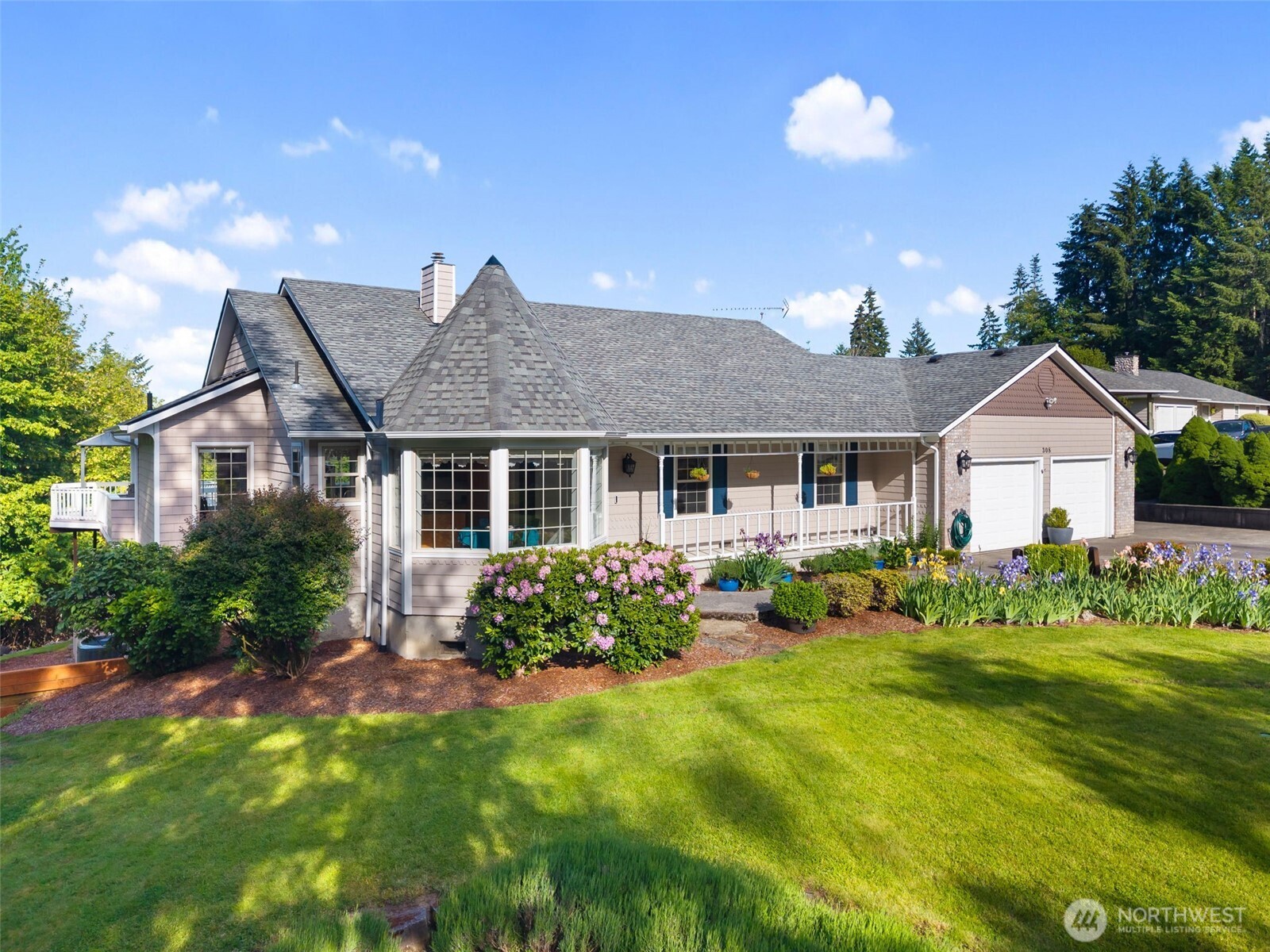 308 Brockway Road Chehalis, WA 98532 - Photo 3 of 40 a front view of a house with garden