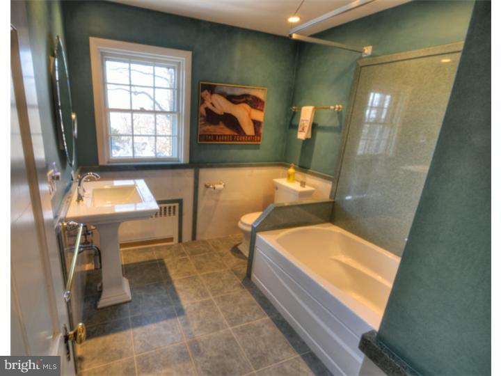 1608 Lorraine Road Reading, PA 19604 - Photo 17 of 23 Bathroom