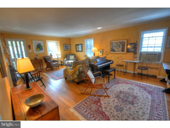 1608 Lorraine Road Reading, PA 19604 - Photo 4 of 23 Living Room