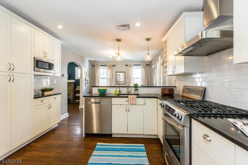 195 Stonehouse Road Bloomfield, NJ 07028 - Photo 15 of 40 Gallery Image 15