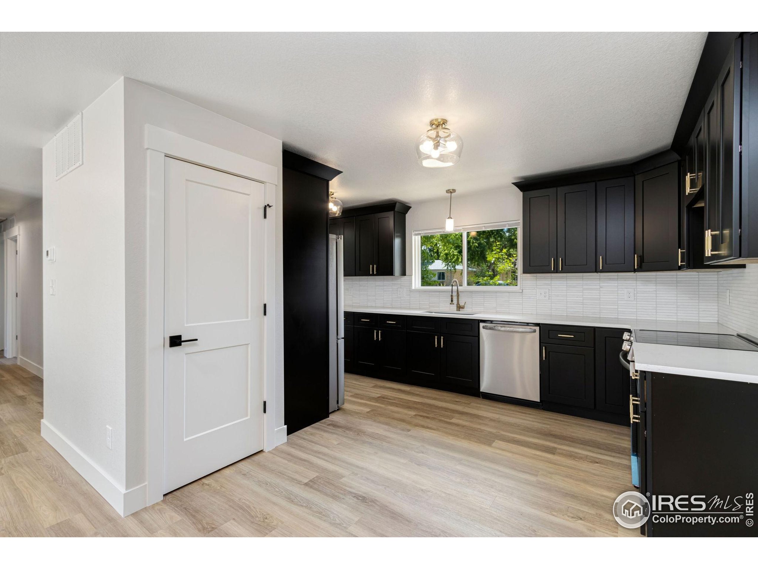 812 Rocky Road Fort Collins, CO 80521 - Photo 4 of 15