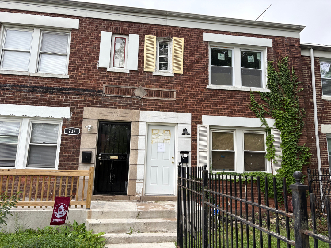 735 East 105th Street Chicago, IL 60628 - Photo 1 of 6 a front view of a building with a garden