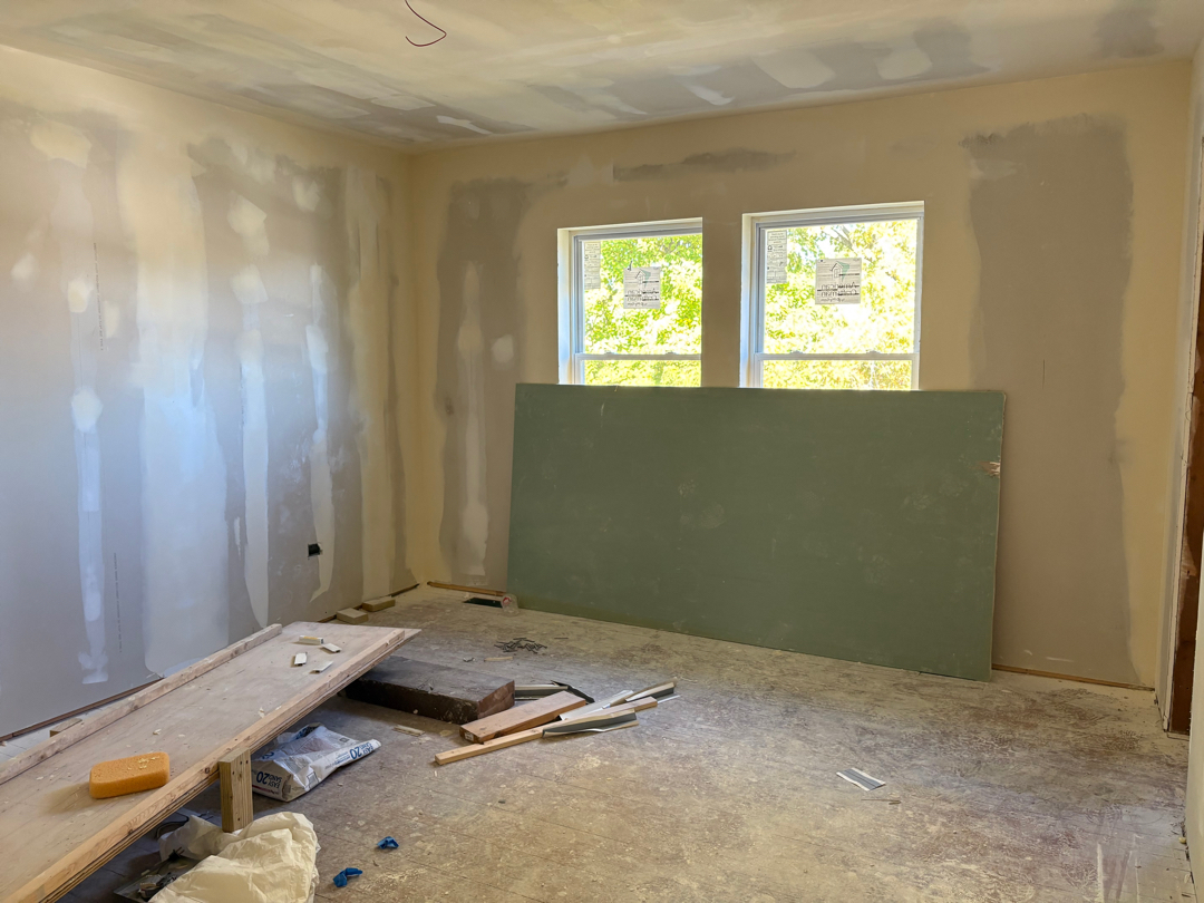 735 East 105th Street Chicago, IL 60628 - Photo 5 of 6 a room with a window