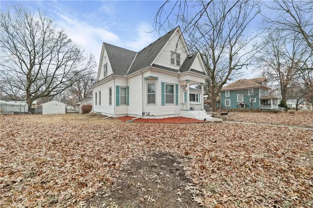 $269,500 | 406 South Russell Street, Odessa, MO 64076