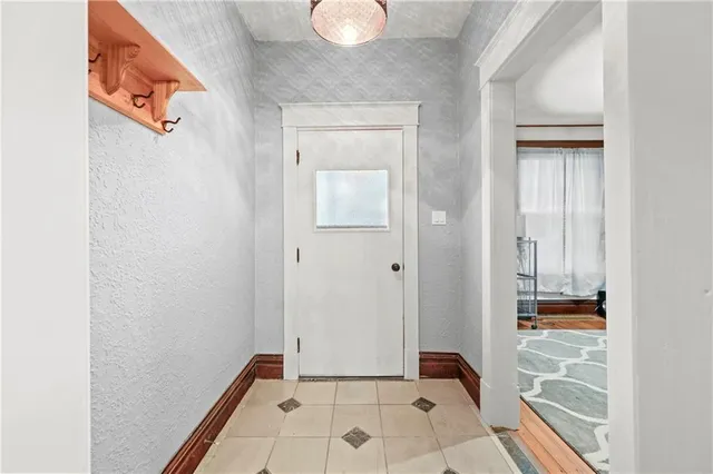 $269,500 | 406 South Russell Street, Odessa, MO 64076