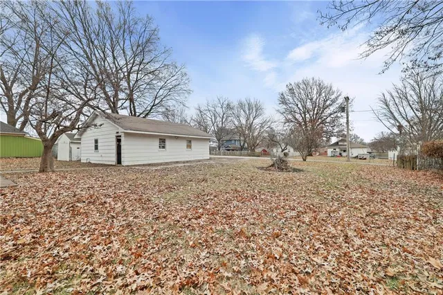 $269,500 | 406 South Russell Street, Odessa, MO 64076
