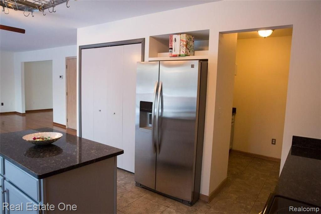 29800 Drake Road Farmington Hills, MI 48331 - Photo 11 of 44