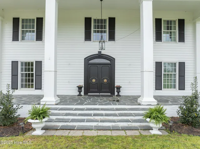 $995,000 | 442 Whichards Beach Road, Chocowinity, NC 27817