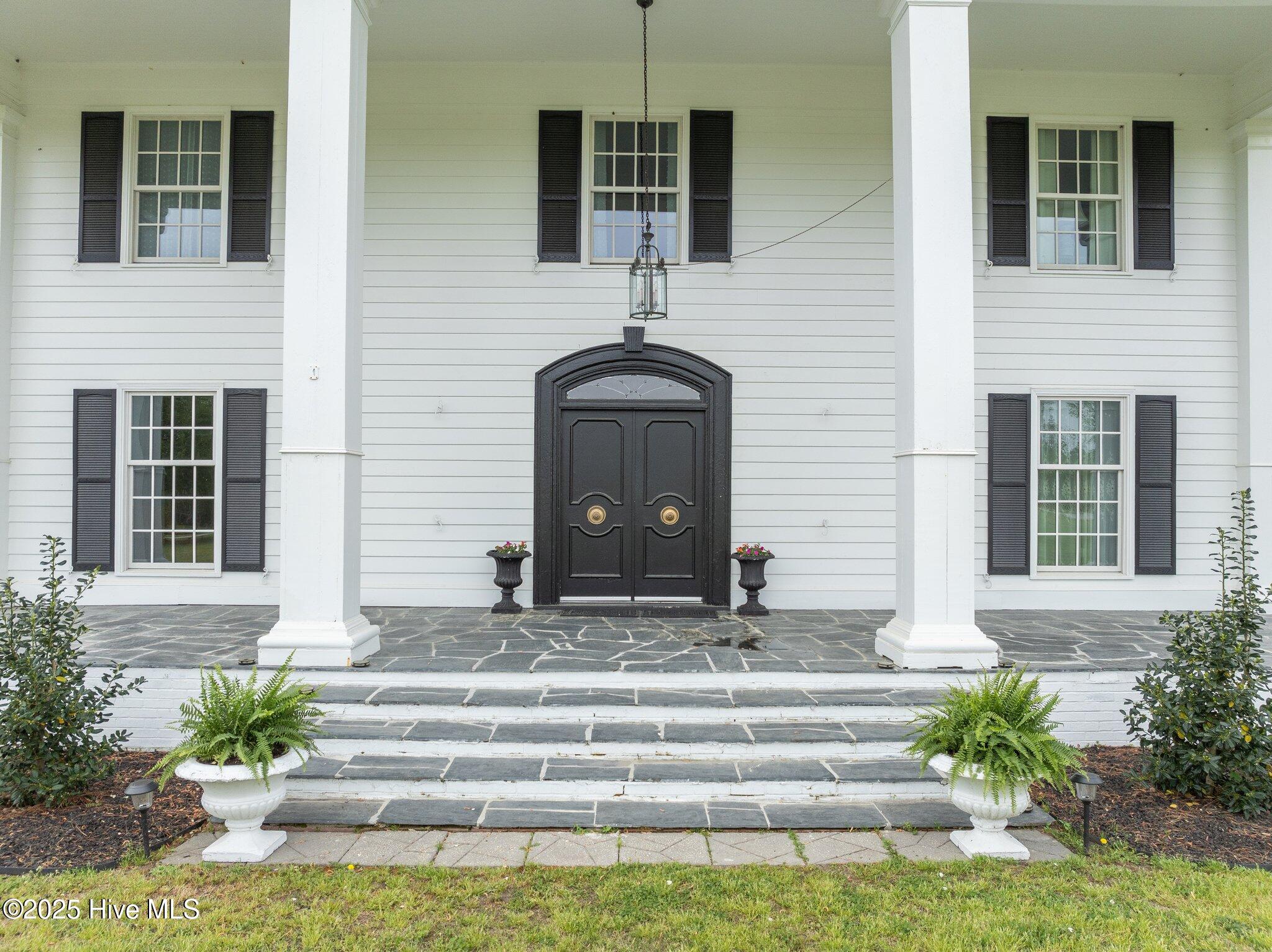 442 Whichards Beach Road Chocowinity, NC 27817 - Photo 3 of 79 Front Porch