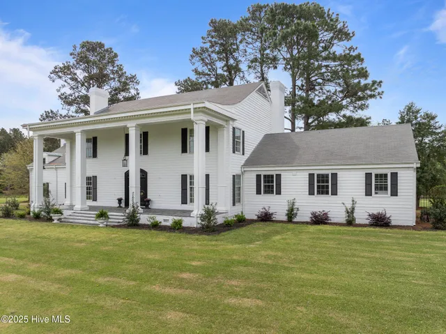 $995,000 | 442 Whichards Beach Road, Chocowinity, NC 27817