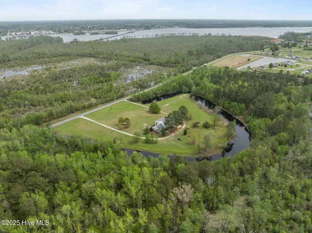 $995,000 | 442 Whichards Beach Road, Chocowinity, NC 27817