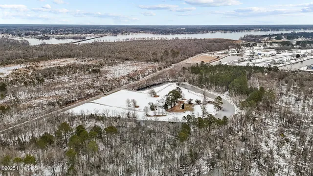 $995,000 | 442 Whichards Beach Road, Chocowinity, NC 27817