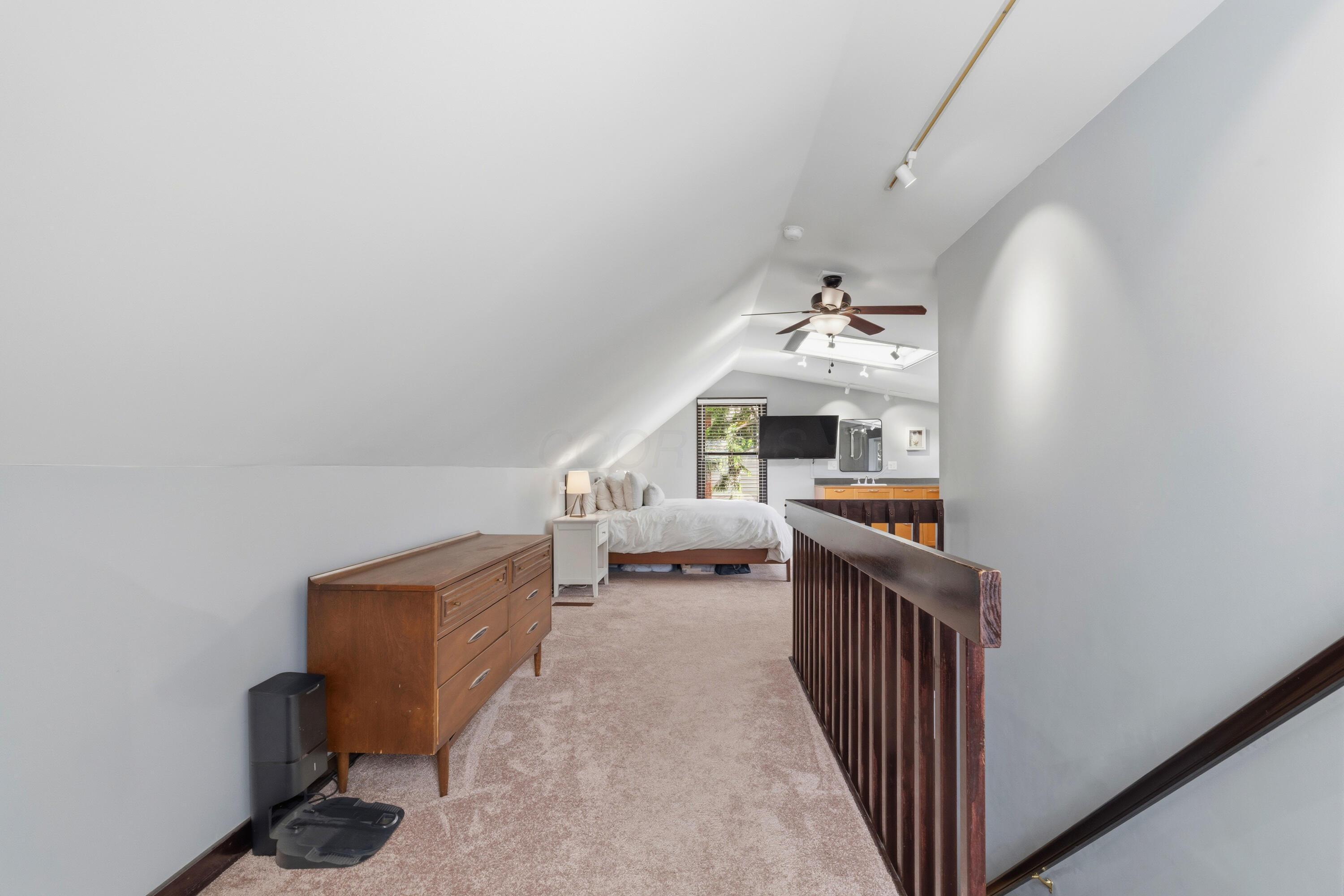 2255 Cranford Road Columbus, OH 43221 - Photo 30 of 67 Upper Level