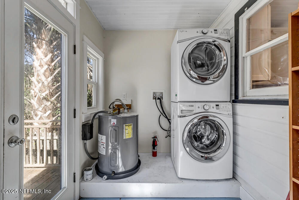 60 Weeden Street St. Augustine, FL 32084 - Photo 11 of 46 a utility room with a washer and dryer