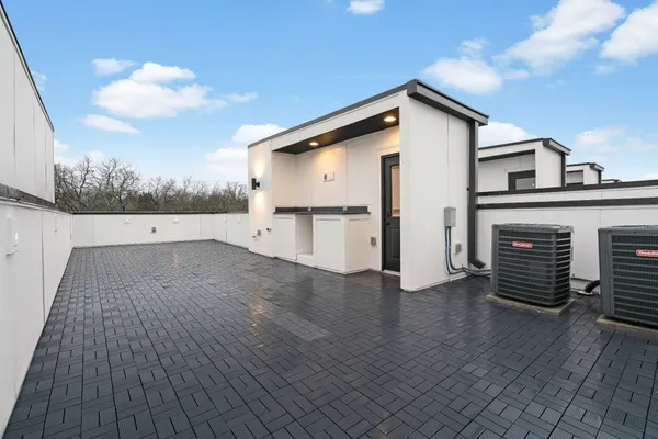 a view of a garage